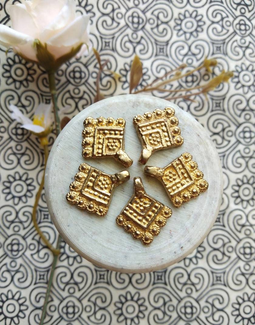 Charms for Macrame Bracelets – detailed shot of a unique charm crafted for macrame bracelet designs.