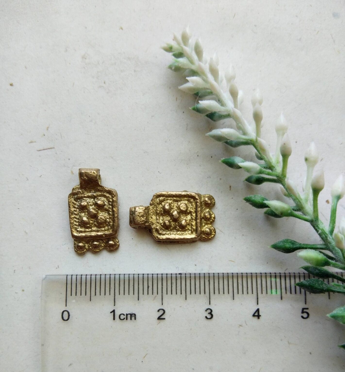 Antique Brass Charms – Artistic view of a vintage brass charm featuring classic, timeworn design.