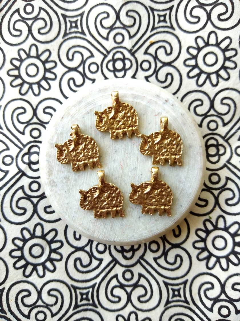 Elephant charms wholesale – Elegant brass charms for jewelry.