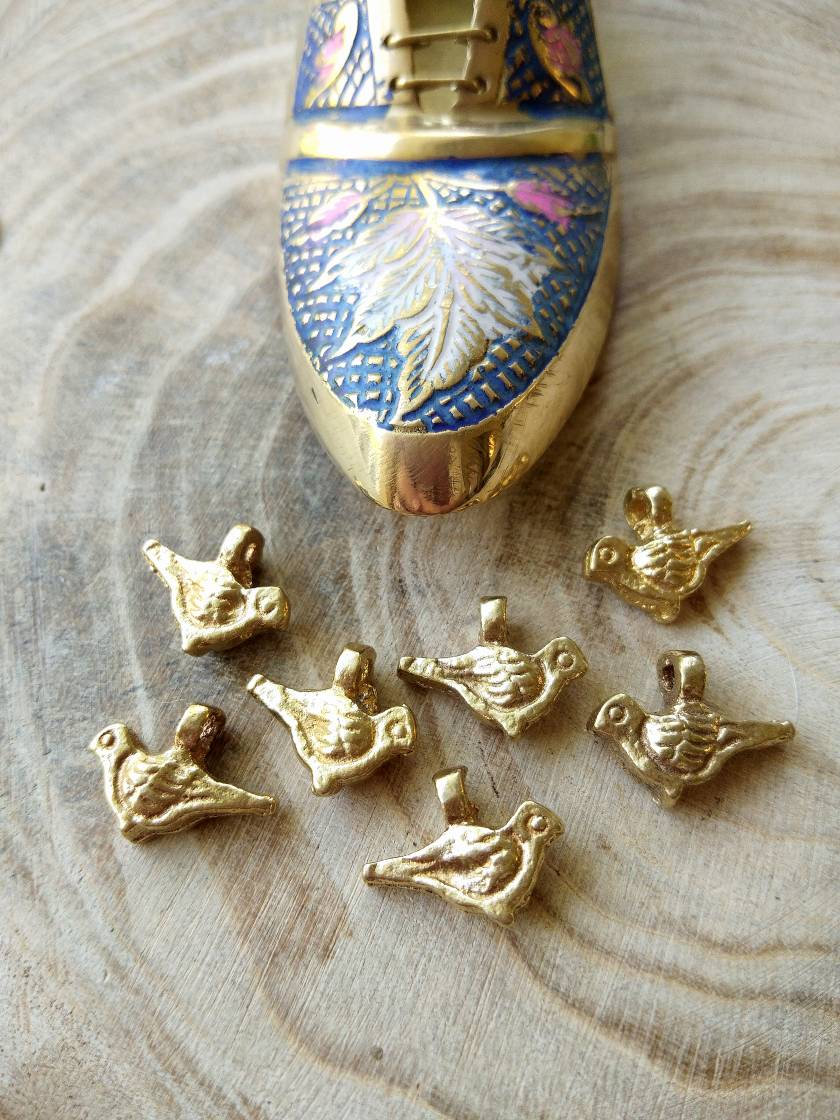 Bird charms – High-quality brass charms for crafts.