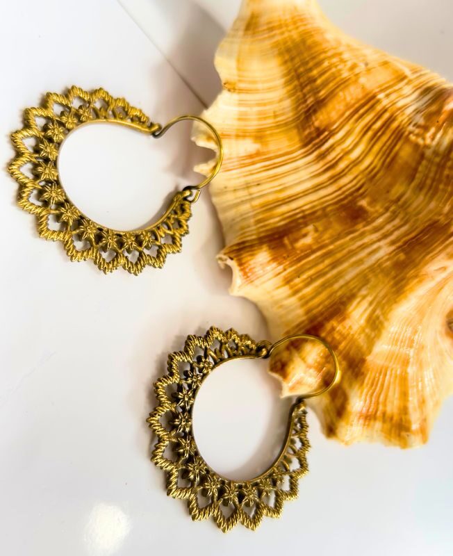 5/20 Pairs Lace Sunburst Hoop Brass Earrings