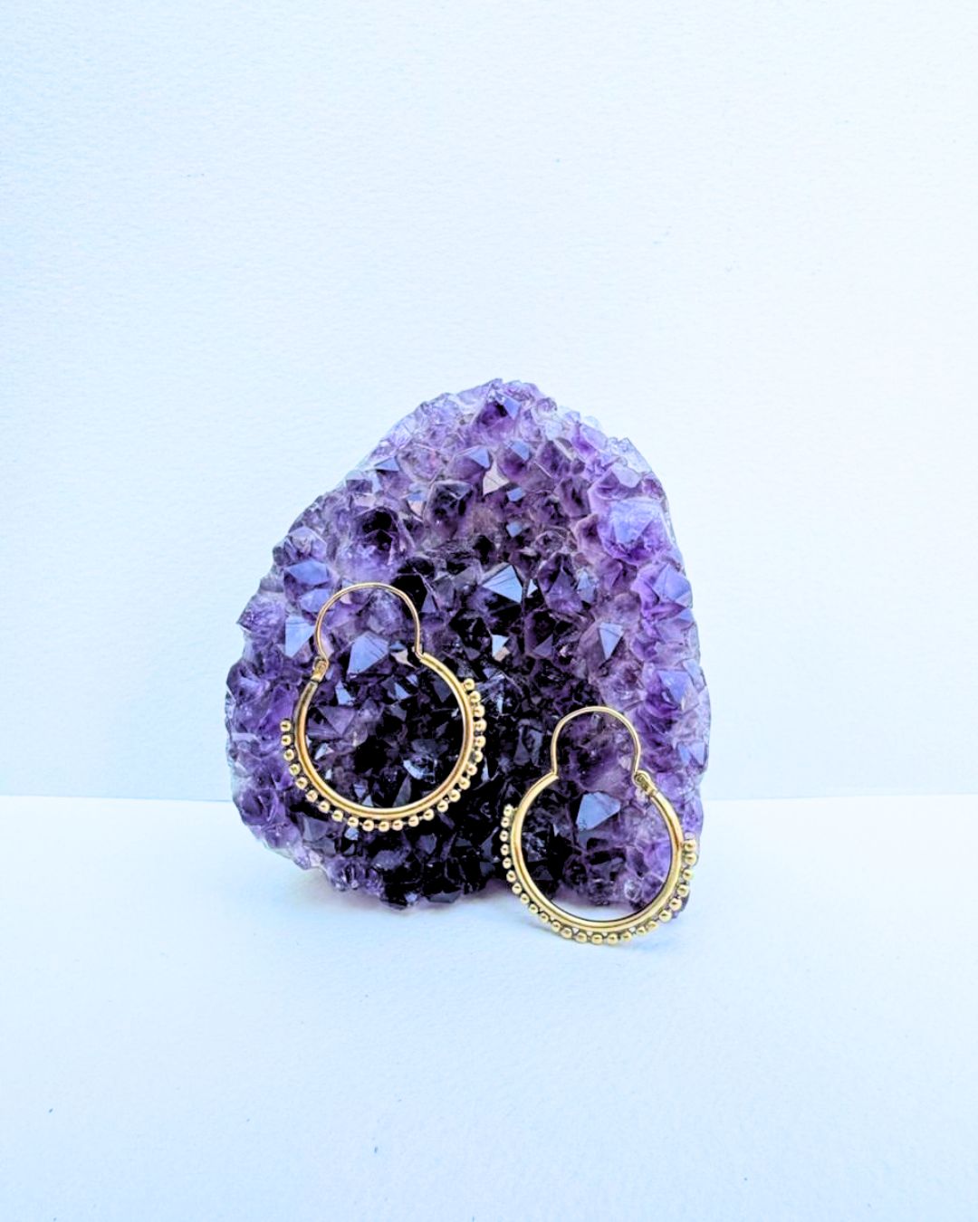 5/20 Pairs Textured Beaded Hoop Brass Earrings