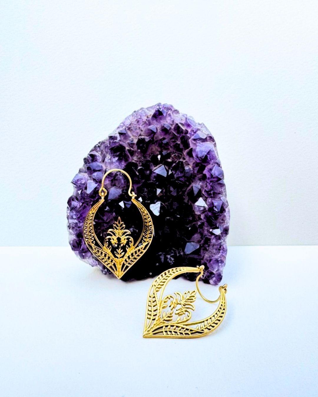 5/20 Pairs Leaf Motif Tribal Hoop Brass Earrings