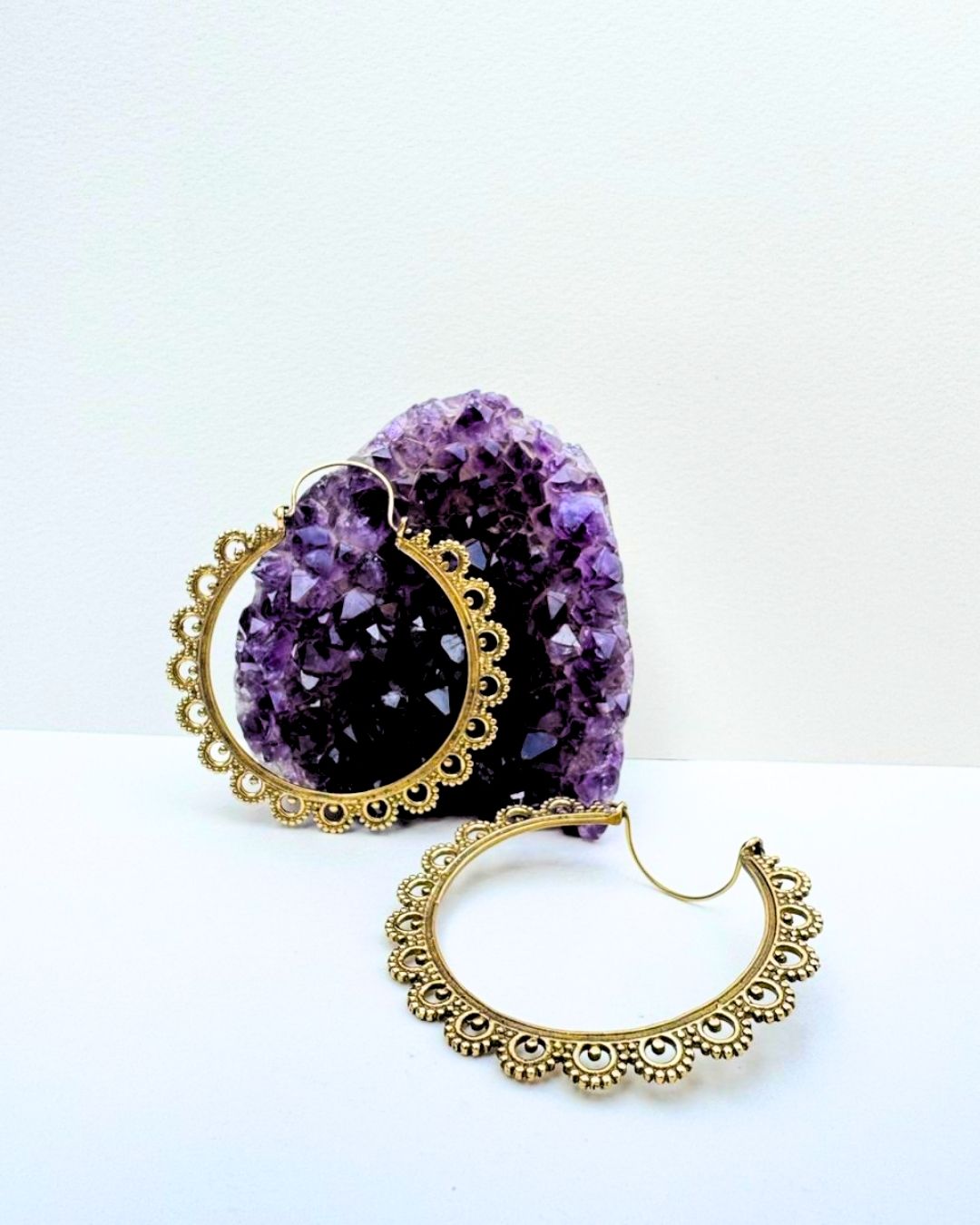 5/20 Pairs Scalloped Filigree Hoop Brass Earrings