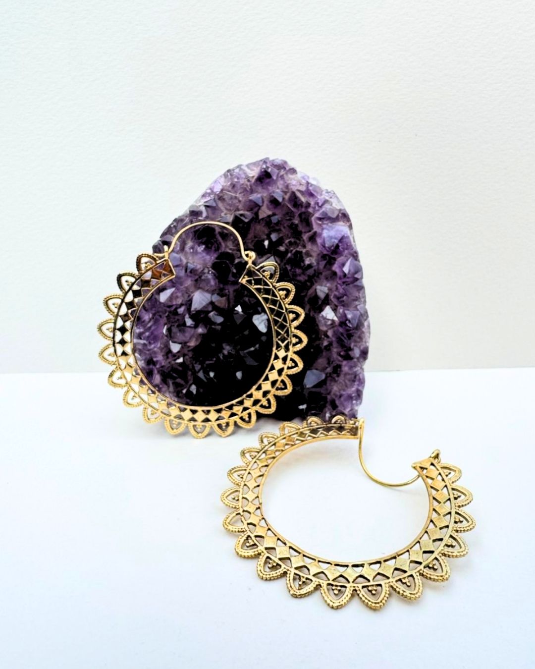 5/20 Pairs Scalloped Tribal Hoop Brass Earrings