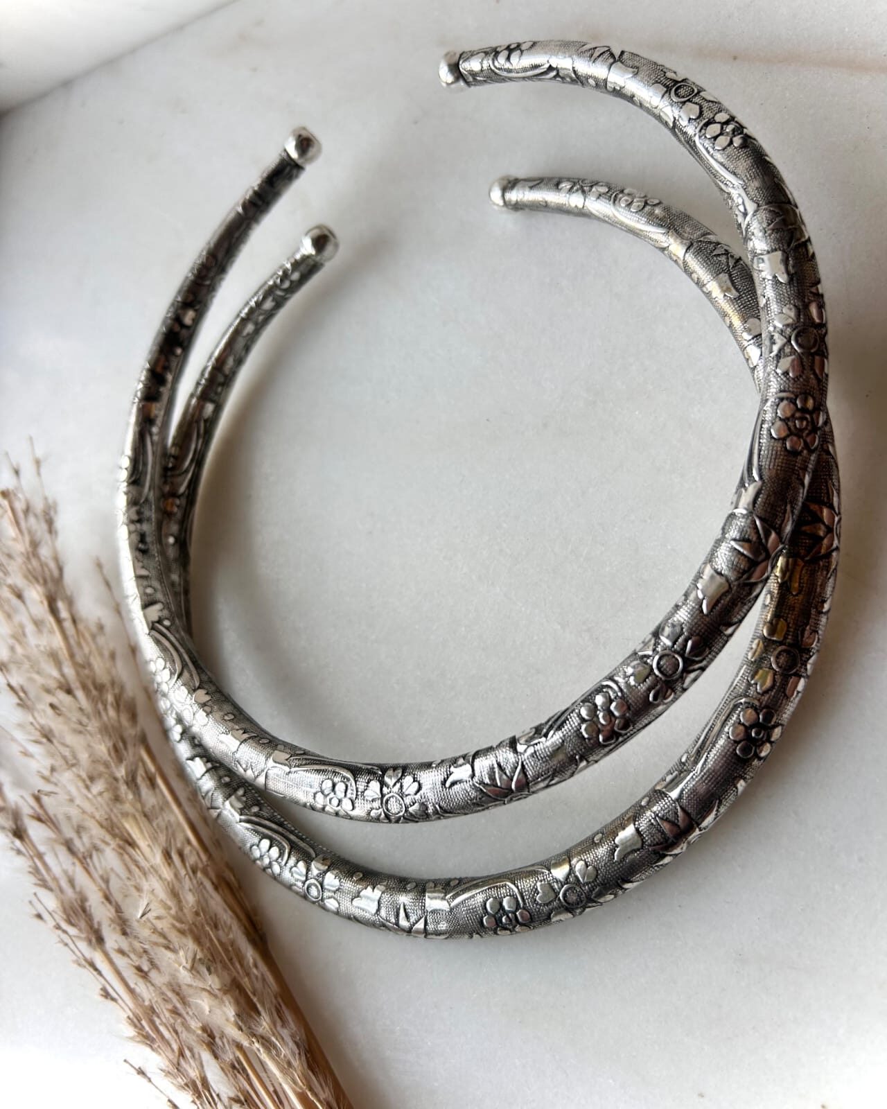 Silver Bloom Engraved Silver Tone Brass Choker Set