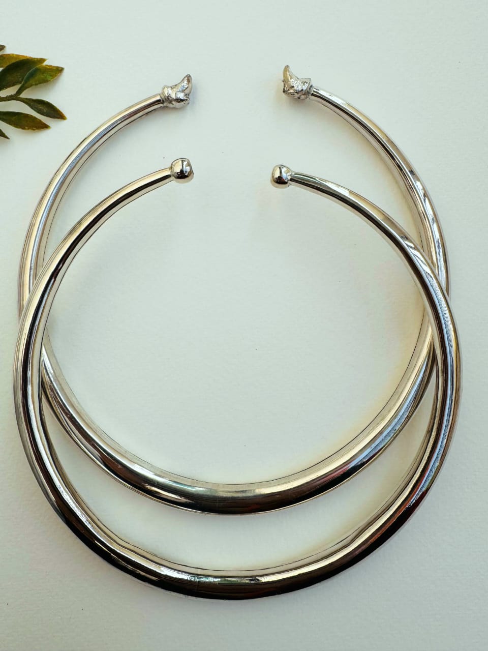 Sleek Finish Silver Toned Brass Choker Set